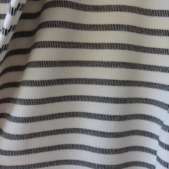 Tahari  white with black stripes knit jacket/ blazer size M, two front pockets - Picture 7 of 9